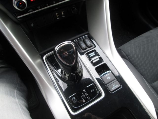 Mitsubishi Eclipse Cross Plus Select Black Hybrid 4WD 2.4 M