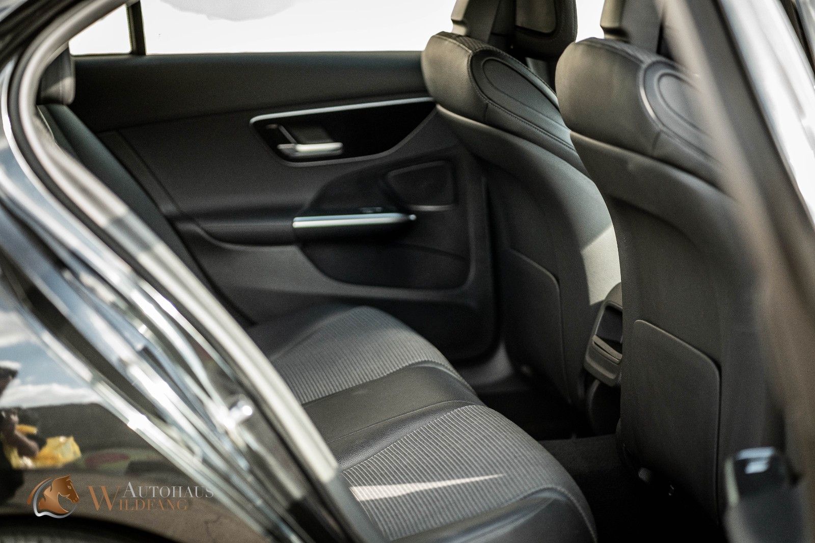 Mercedes-Benz C 180 Lim. Avantgarde - Samsaru's Car Outlet