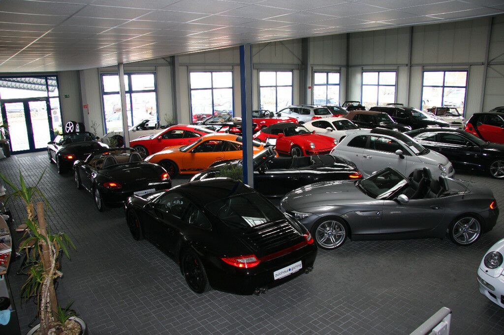 Porsche Macan - Samsaru's Car Outlet