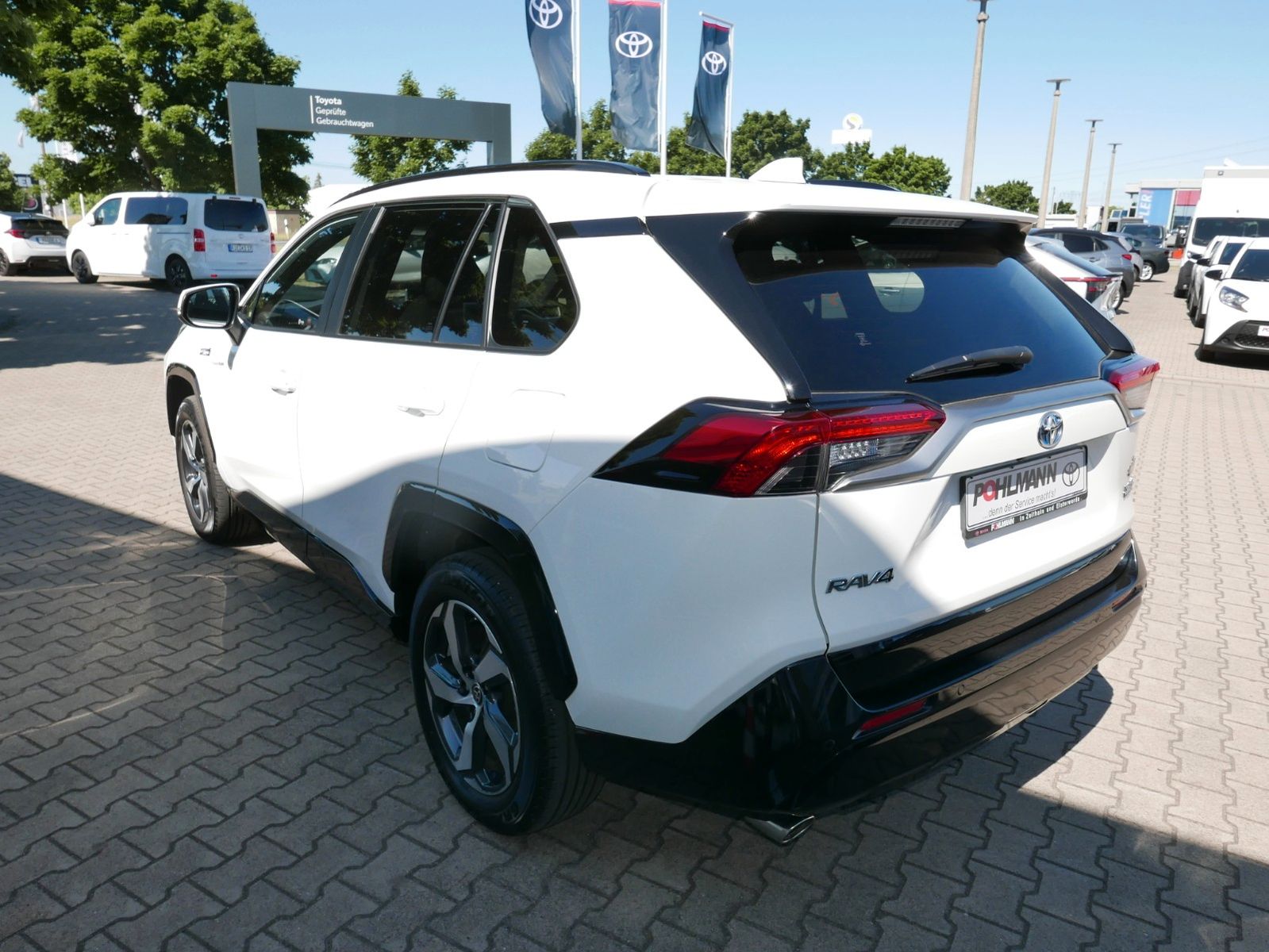 Toyota RAV 4 Plug-in Hybrid 4x4 - Samsaru's Car Outlet