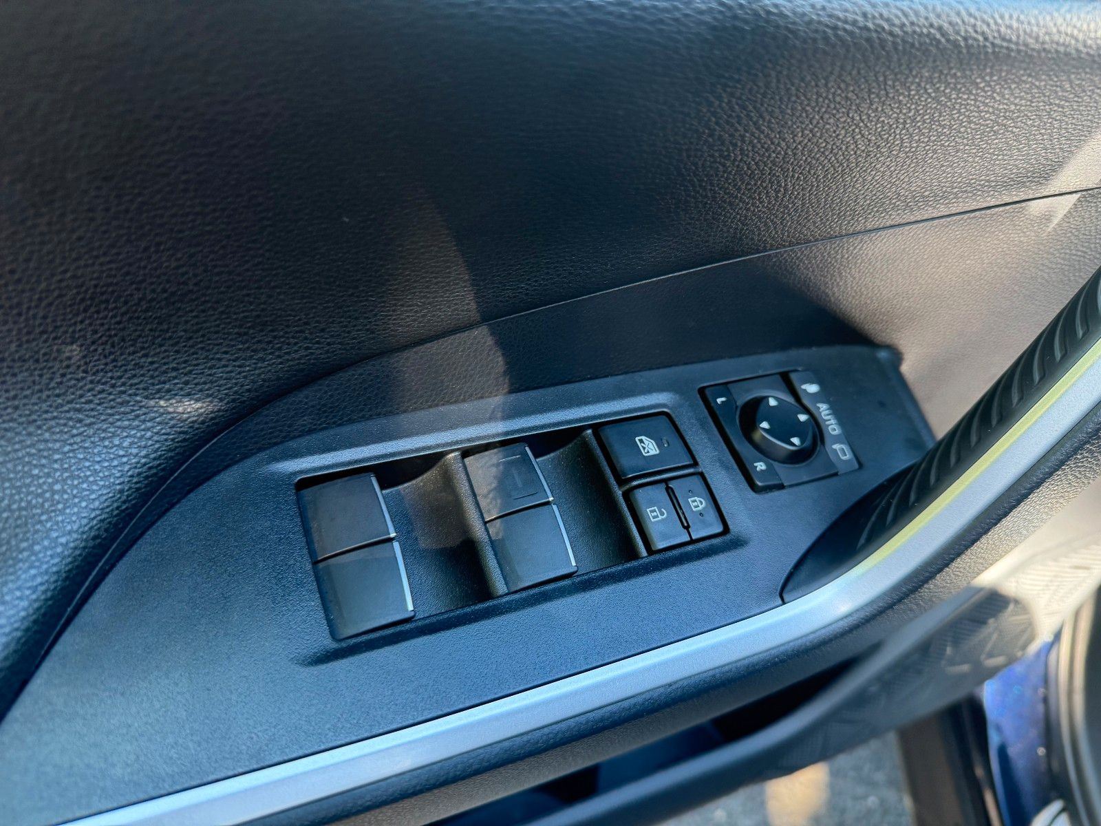 Toyota RAV 4 RAV4 Hybrid 4x2 Business Edition - Samsaru's Car Outlet