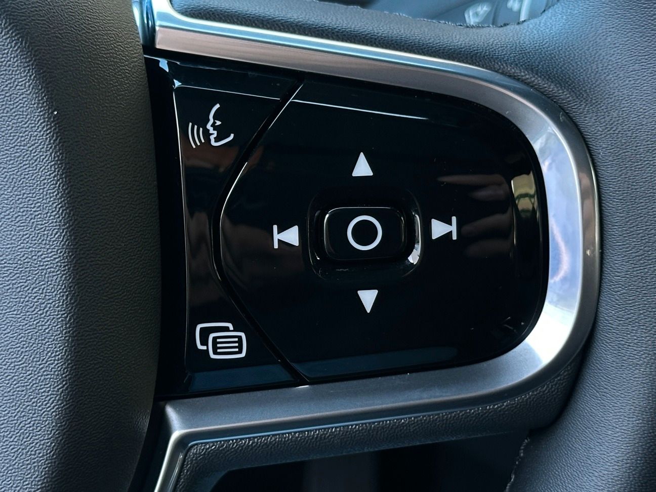 Volvo V60 T8 Recharge AWD Ultimate Dark *Pano*AHK*ACC*