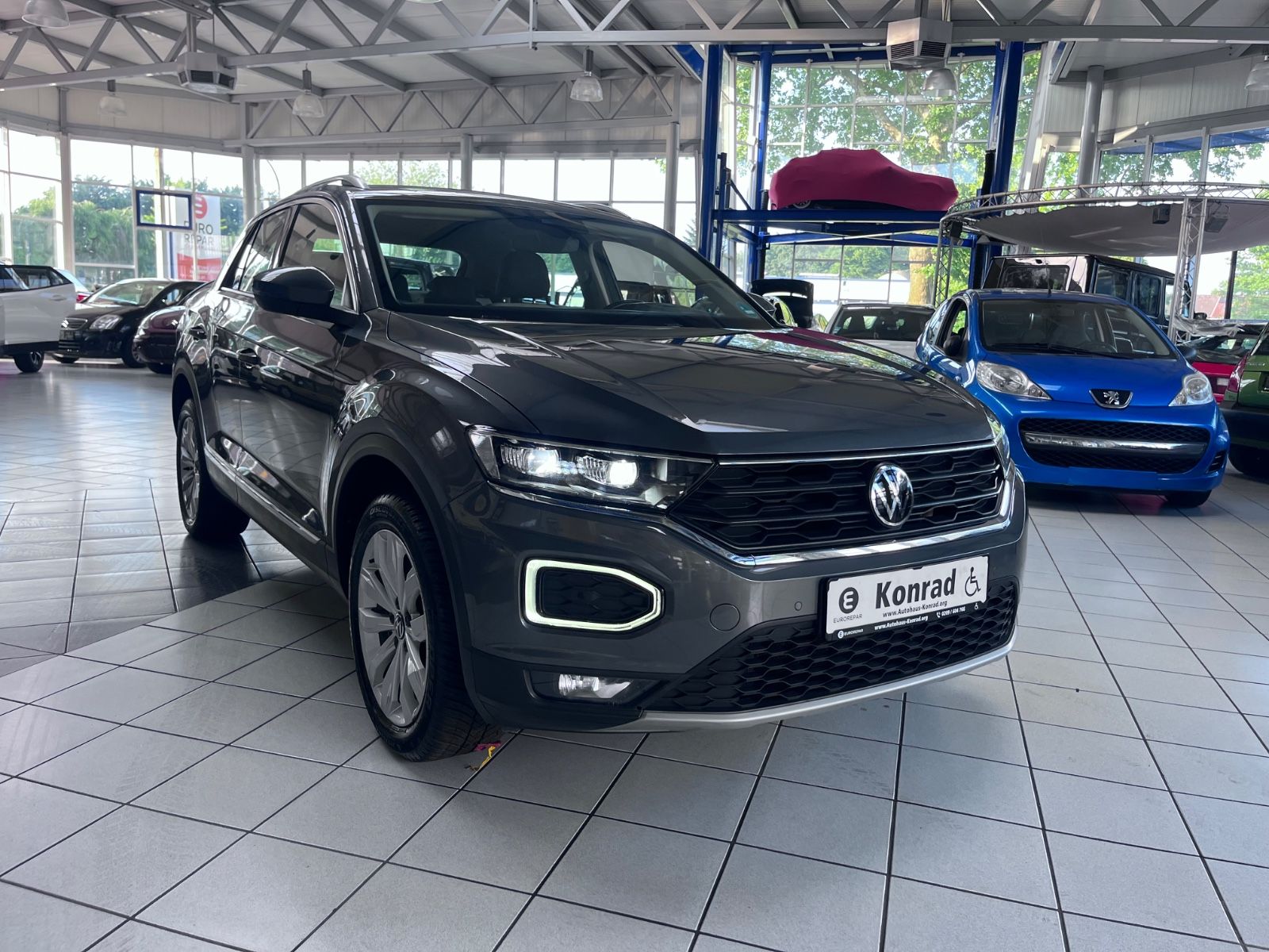 Volkswagen T-Roc Sport - Samsaru's Car Outlet