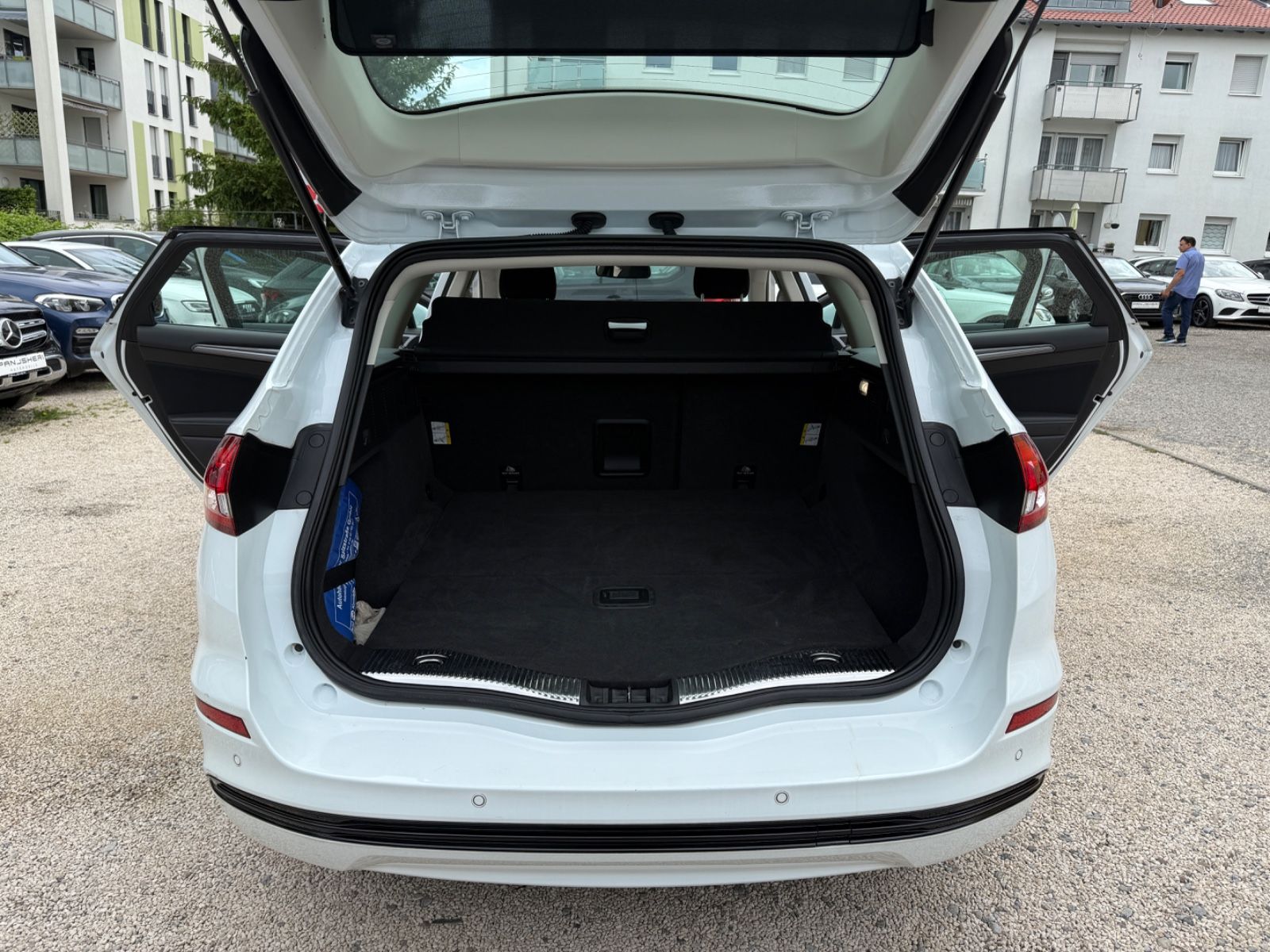 Ford Mondeo 2.0 EcoBlue Aut Turnier Titanium - Samsaru's Car Outlet