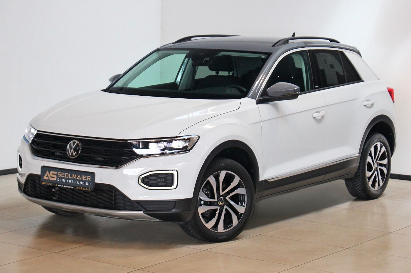 Volkswagen T-Roc 1.5 TSI Active - Samsaru's Car Outlet