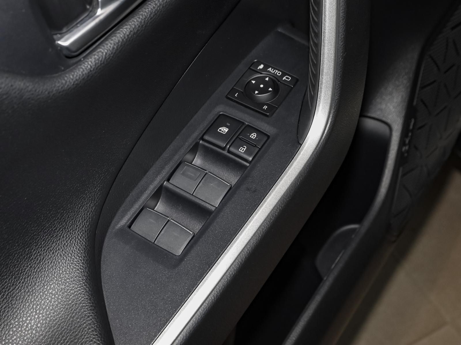 Toyota RAV 4 2.5 Hybrid Style - Samsaru's Car Outlet