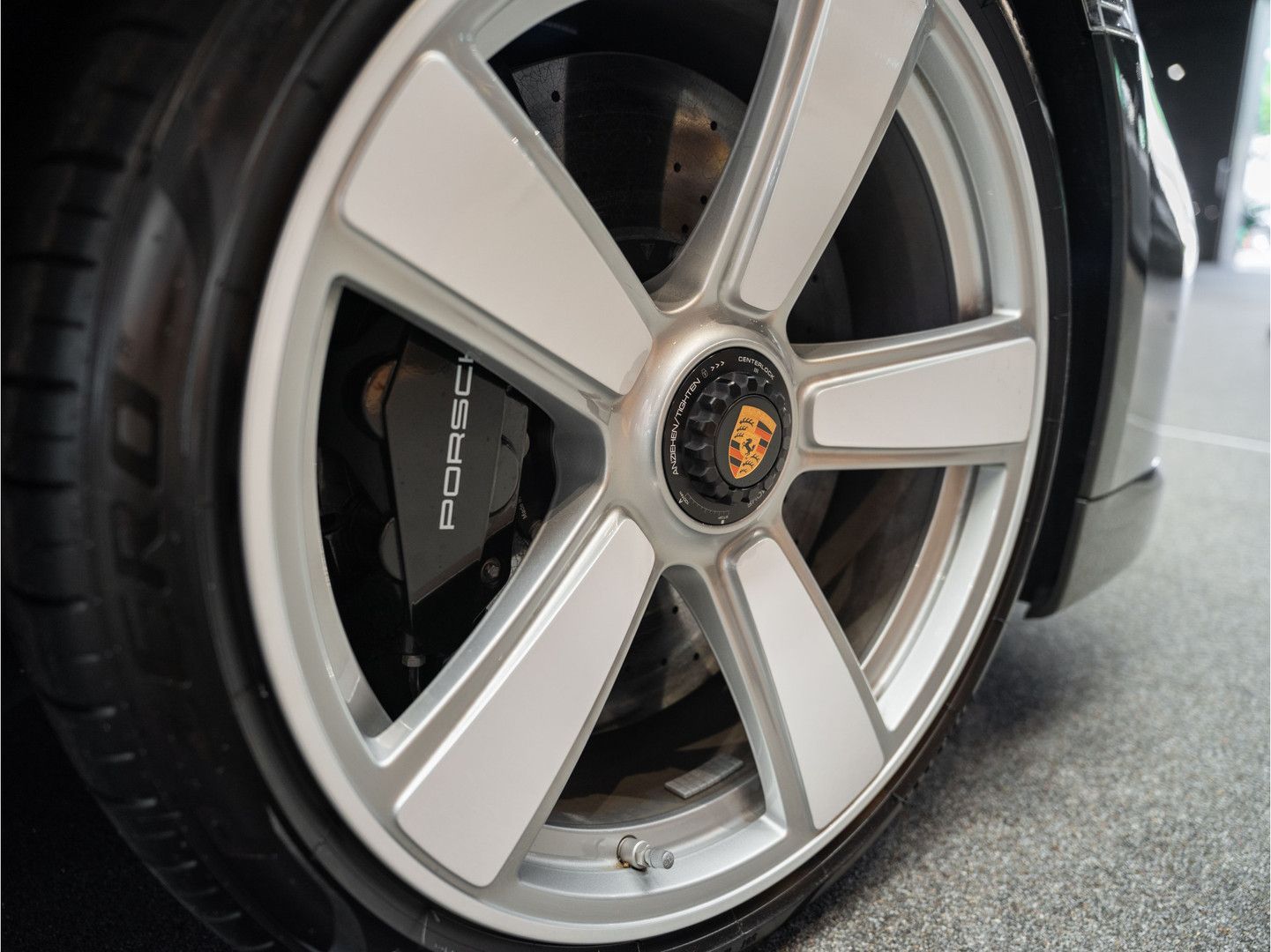 Porsche 992 992 Turbo 50 Years 1/1974 Burmester Leder 91