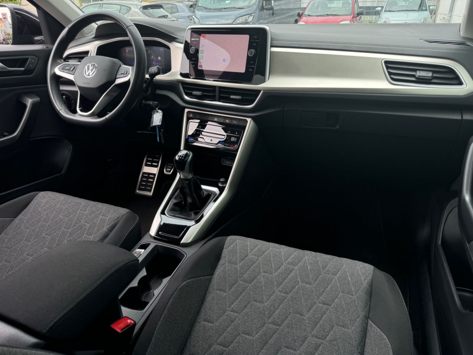 Volkswagen T-Roc Move - Samsaru's Car Outlet