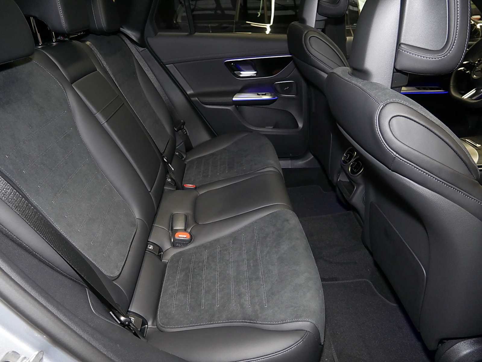Mercedes-Benz GLC 300 4MATIC AMG MBUX Night Ambiente LED Pano
