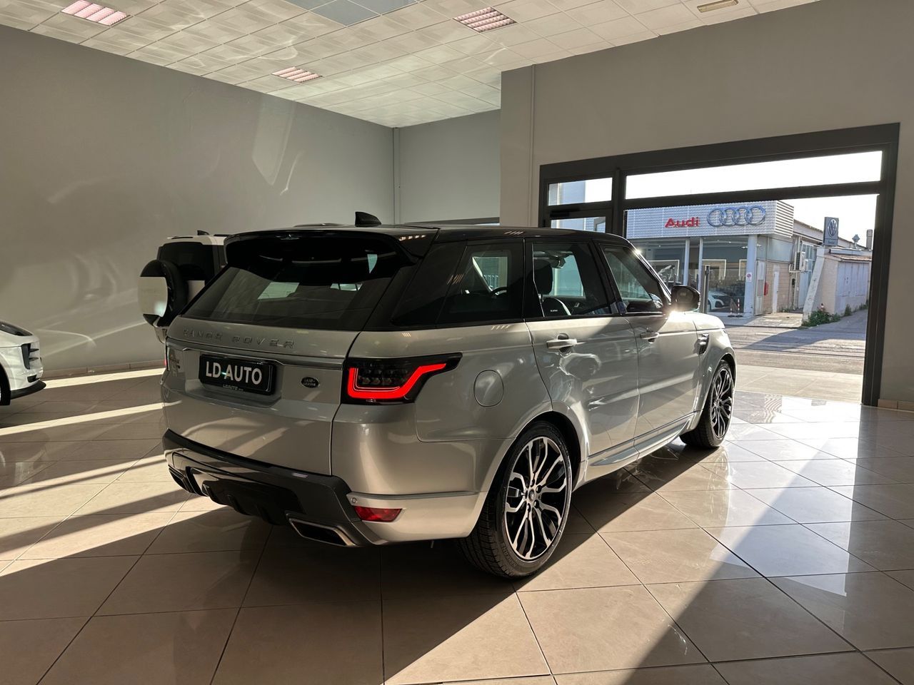 Range Rover Sport 3 - Samsaru's Car Outlet