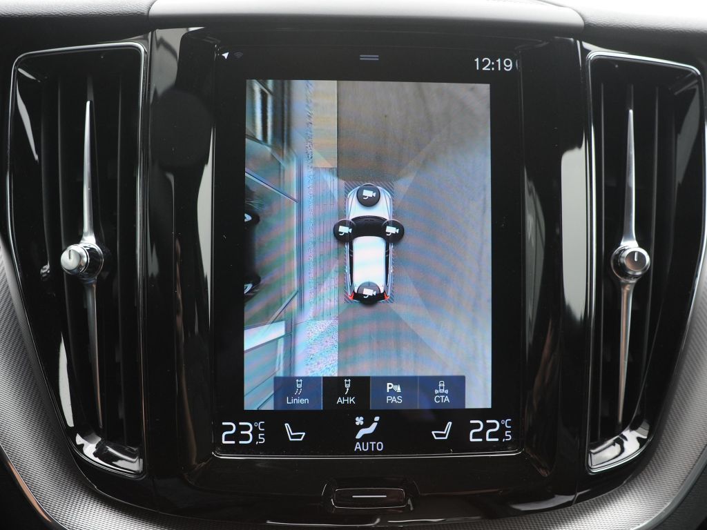 Volvo XC60 B4 D AWD Geartronic R-Design *Xenium * AHK*