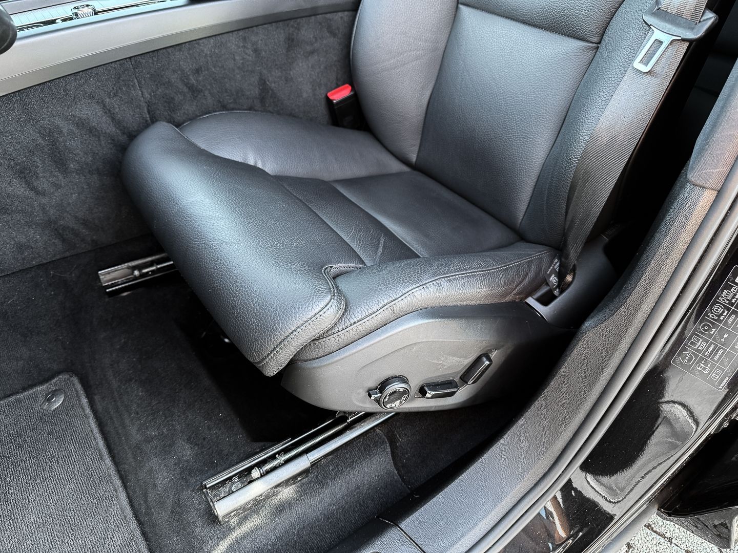 Volvo XC60 Plus Dark AWD B4 Diesel EU6d StandHZG AHK D