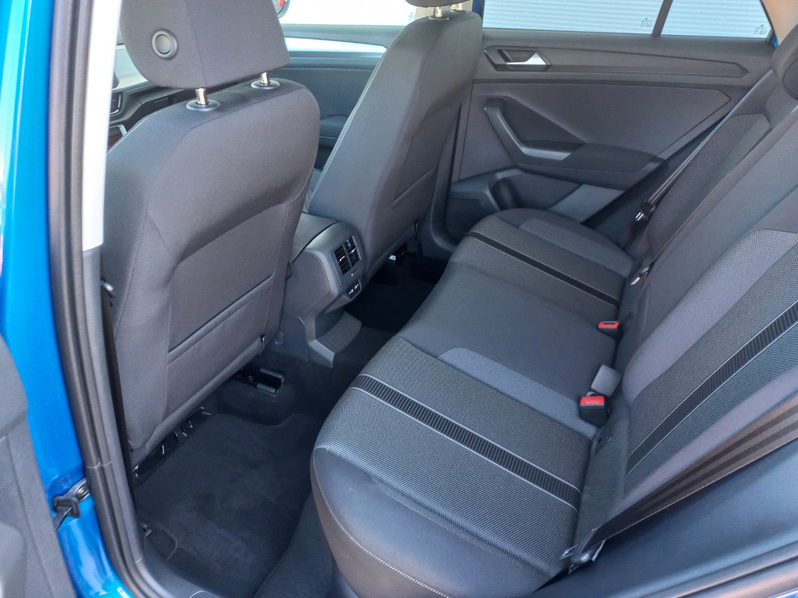 Volkswagen T-Roc Life - Samsaru's Car Outlet