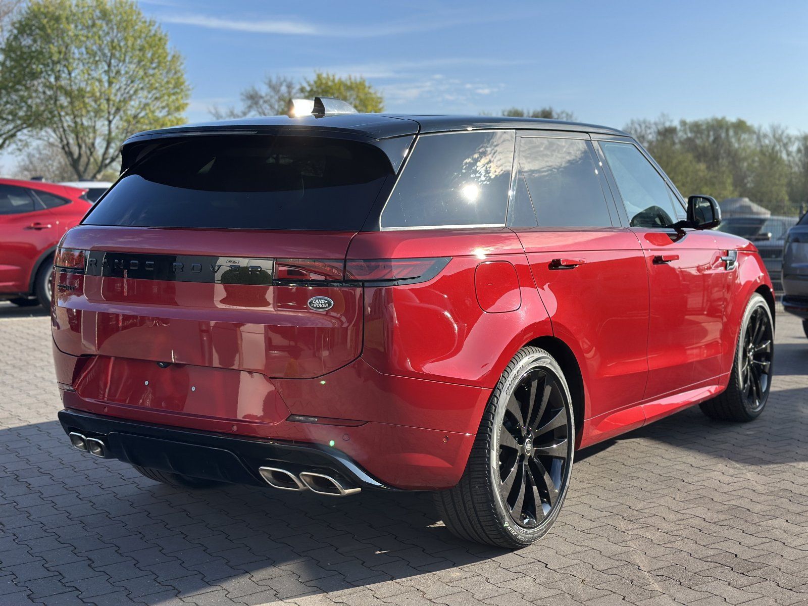 Range Rover Sport P530 4.4 V8 First Edition - Samsaru's Car Outlet