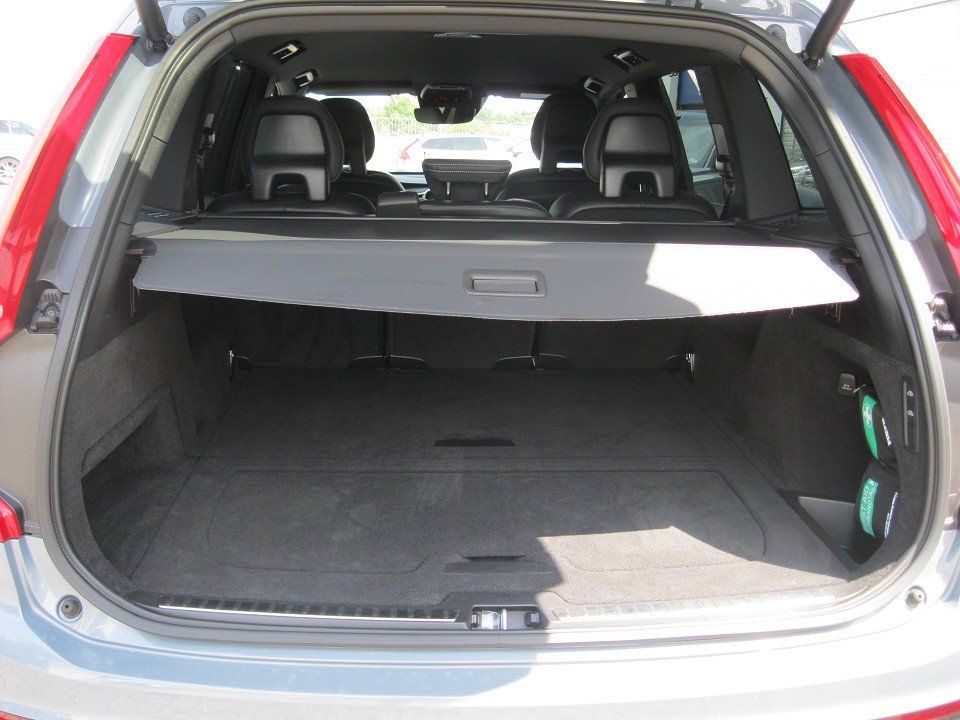 Volvo XC90 B6 Benzin R-Design - Samsaru's Car Outlet