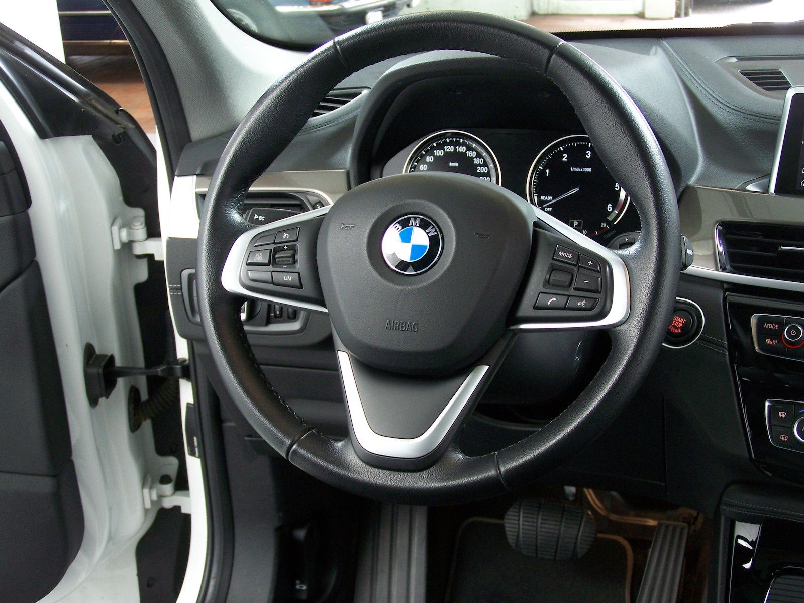 BMW X1 xDrive 20 d xLine - Samsaru's Car Outlet