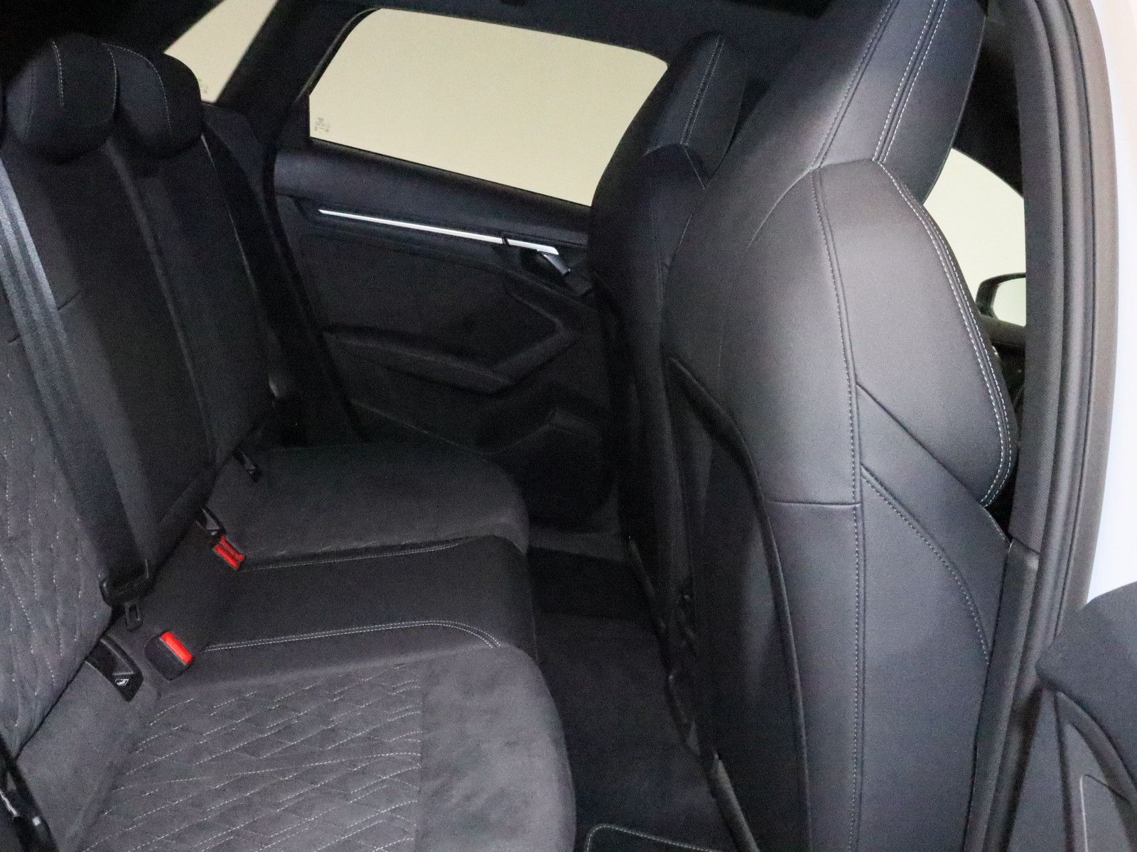Audi A3 Sportback 45 TFSI e S line - Samsaru's Car Outlet