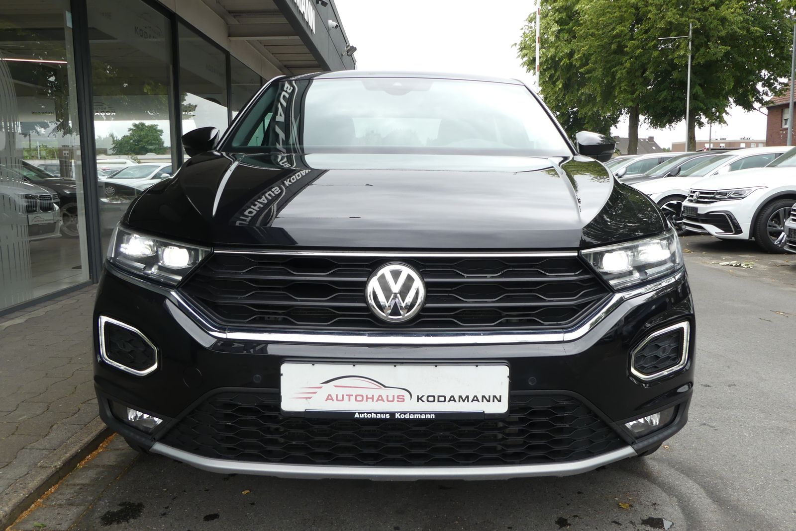 Volkswagen T-Roc Sport 4Motion - Samsaru's Car Outlet