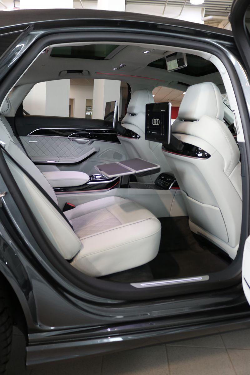 Audi A8 L 60 TFSI S line - Samsaru's Car Outlet