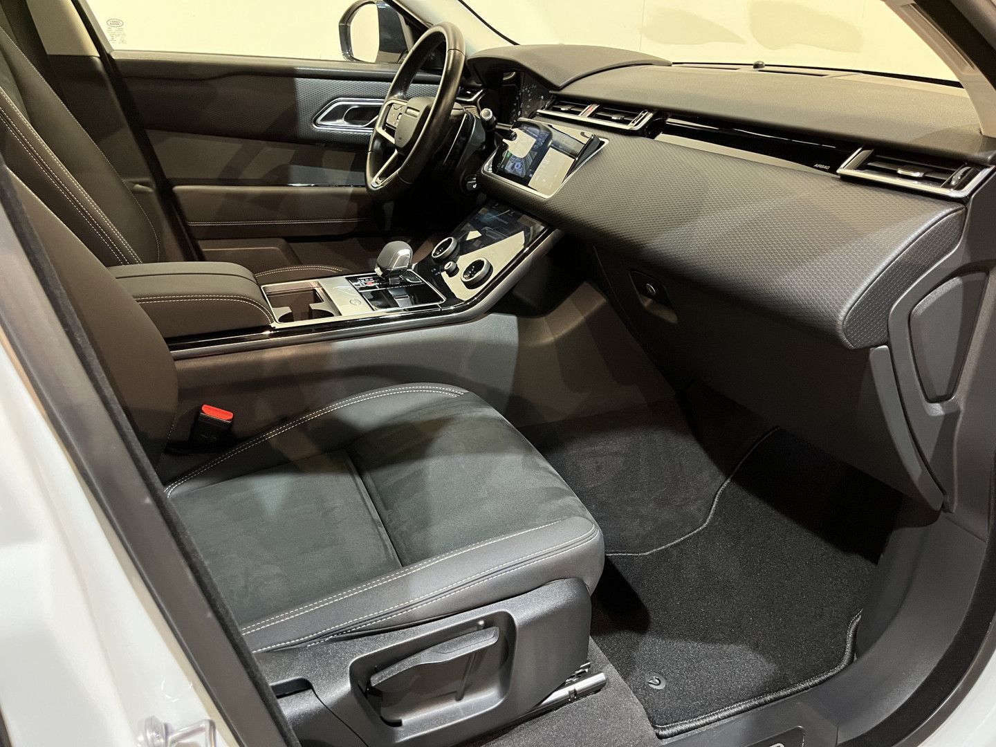 Range Rover Velar 2.0 P400e AWD PHEV - Samsaru's Car Outlet