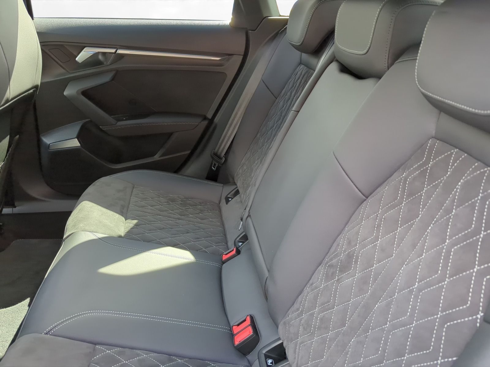 Audi A3 Sportback 40 1.4 TFSI e-tron S-Line - Samsaru's Car Outlet