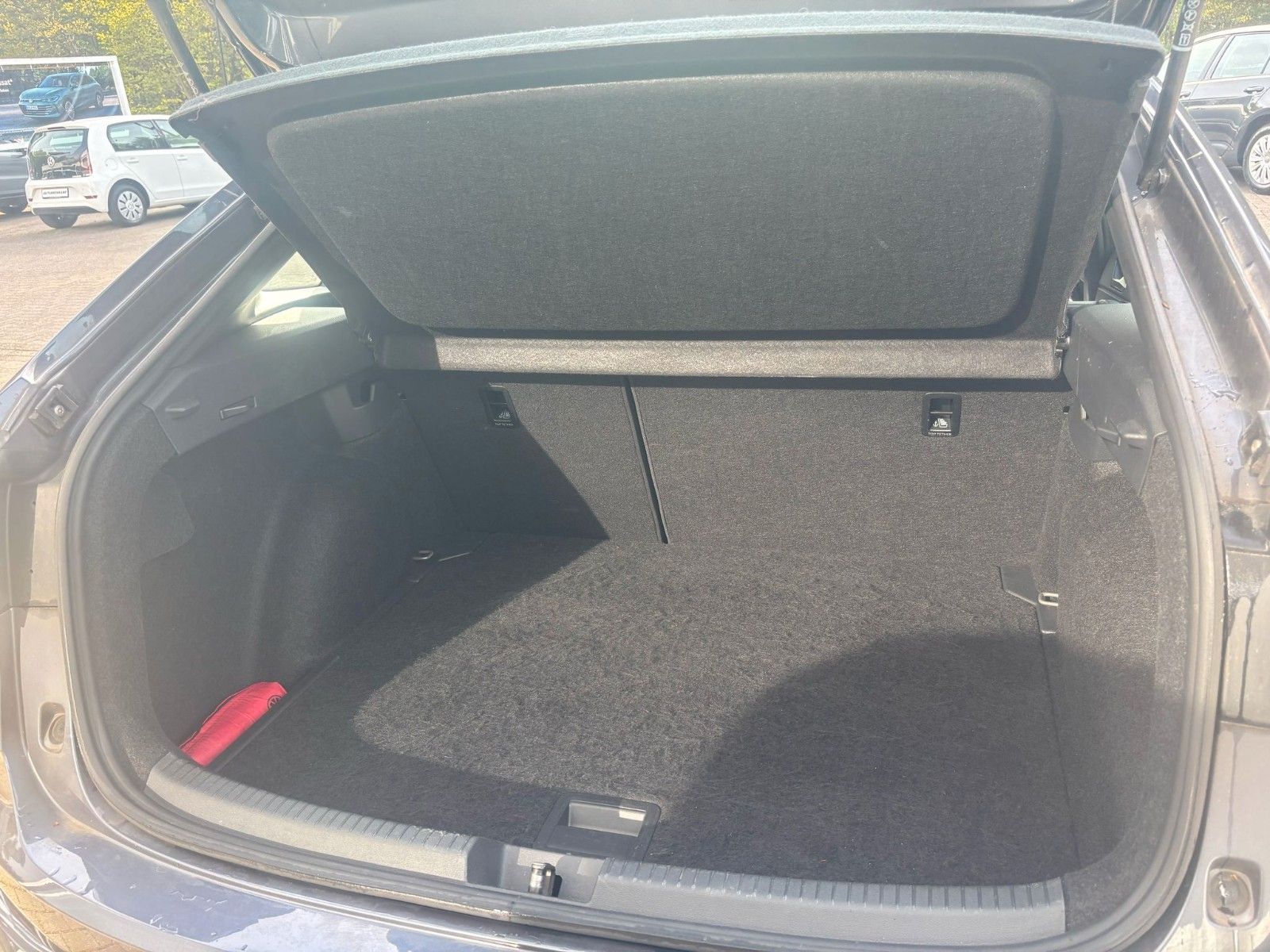 Volkswagen Taigo 1.5 TSI R-Line - Samsaru's Car Outlet