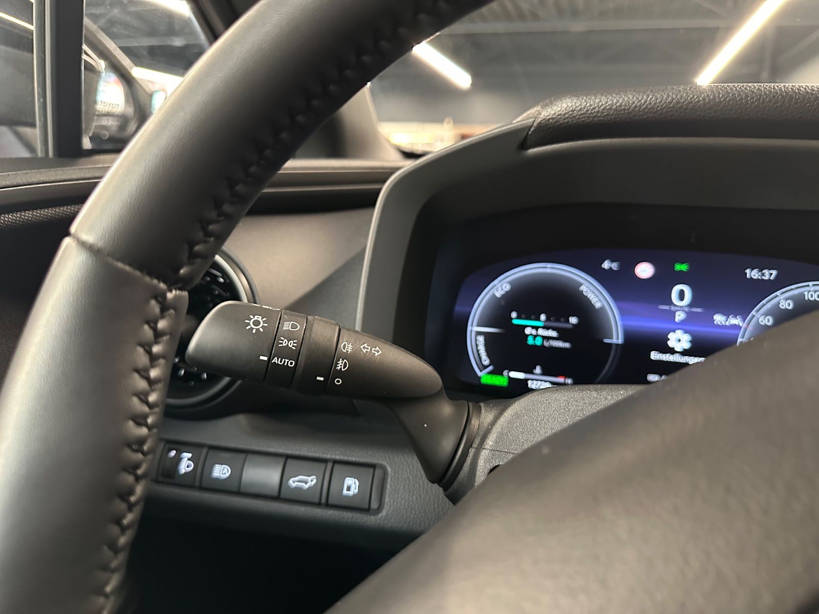 Toyota C-HR Hybrid FWD - Samsaru's Car Outlet