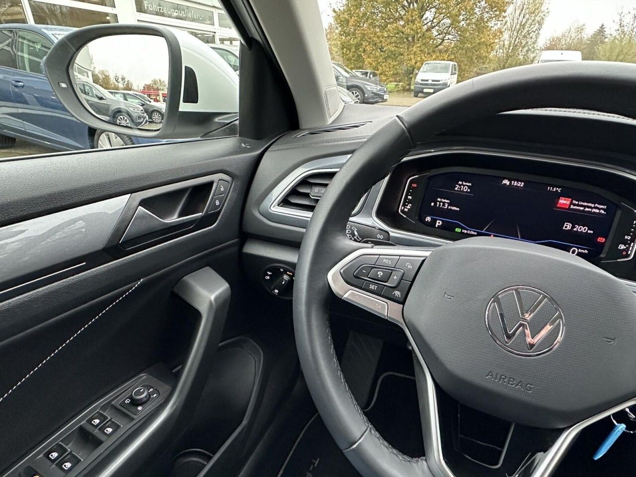 Volkswagen T-Roc 1.5 TSI Style - Samsaru's Car Outlet