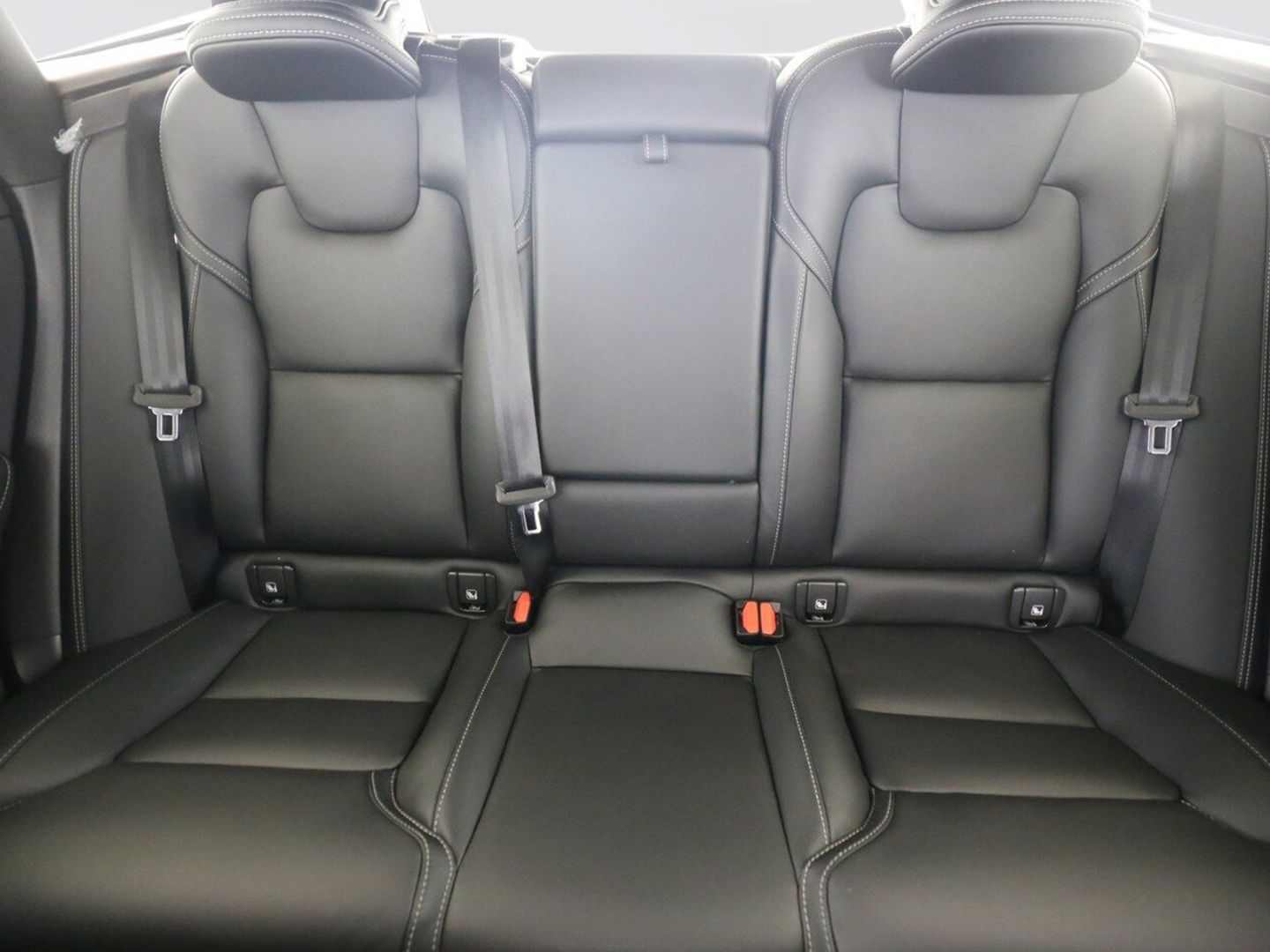 Volvo XC60 T6 Plus Black - Samsaru's Car Outlet