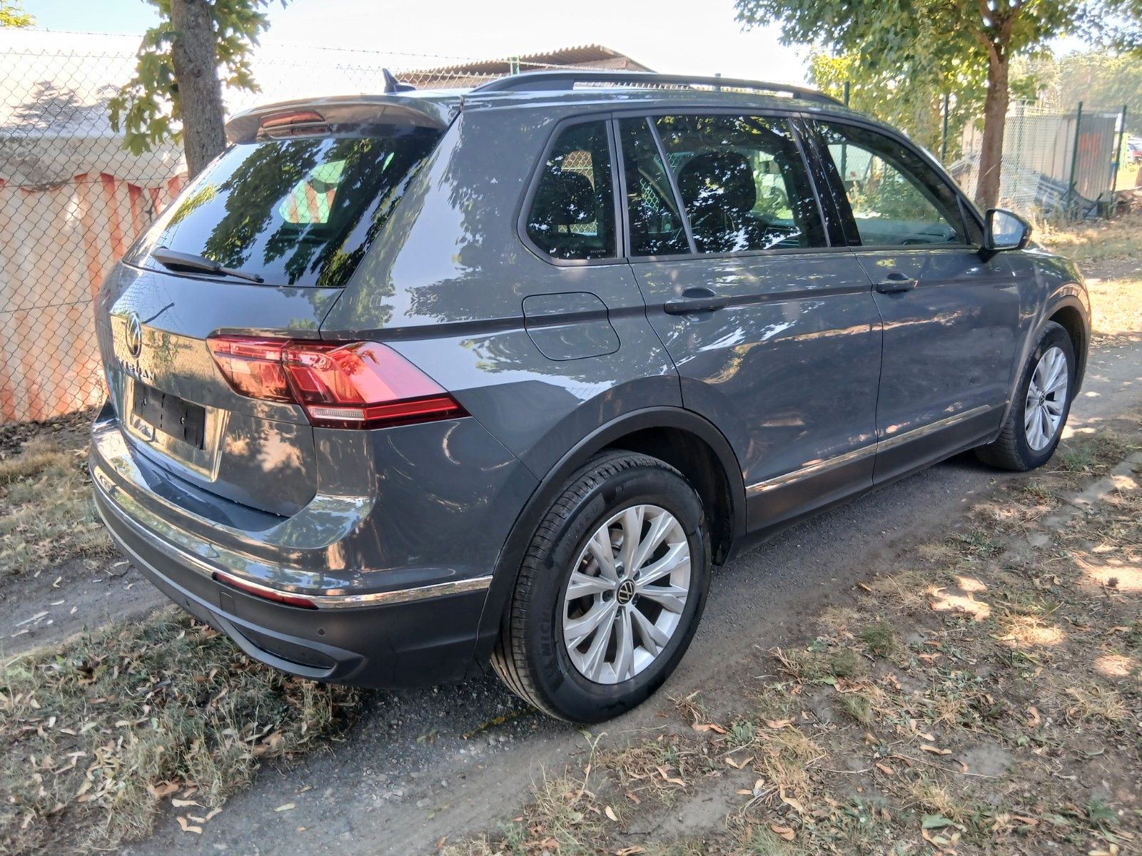 Volkswagen Tiguan Life - Samsaru's Car Outlet