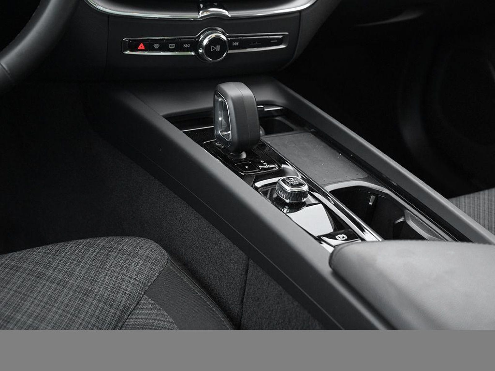 Volvo XC60 T6 AWD CORE - Samsaru's Car Outlet
