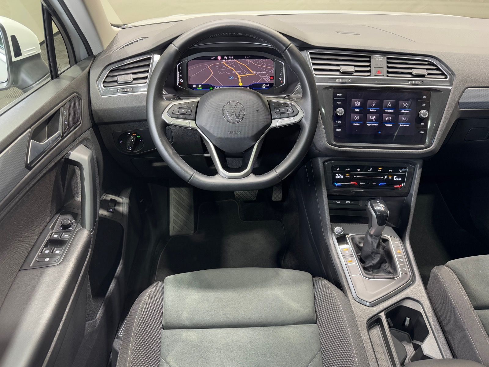 Volkswagen Tiguan Life 1.4 TSI eHybrid - Samsaru's Car Outlet