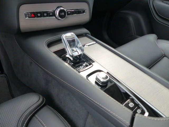 Volvo XC90 Ultra Dark T8 Recharge Plug-In Hybrid AWD - Samsaru's Car Outlet
