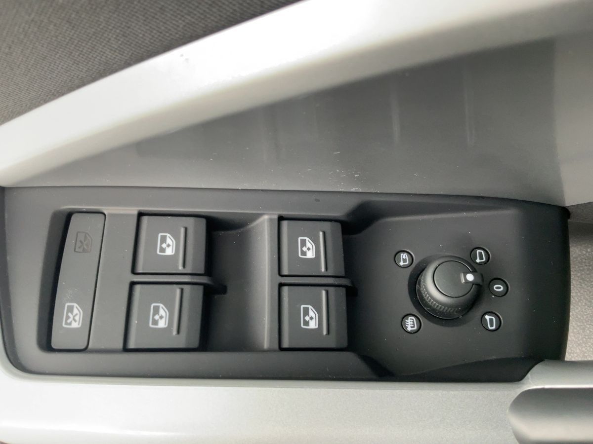 Audi Q3 40 TFSI QU S-TR S-LINE - Samsaru's Car Outlet