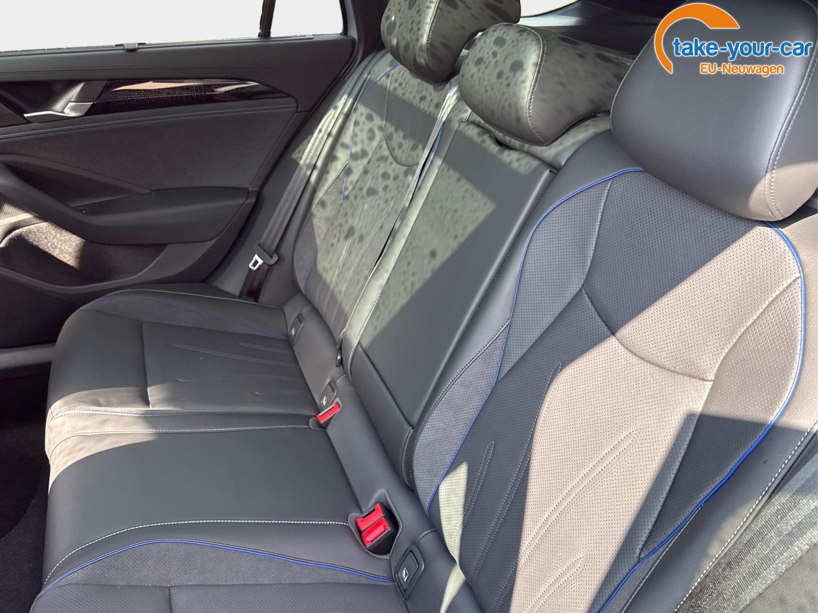 Volkswagen Passat Variant R-Line Edition Plus LEDER+PANO...