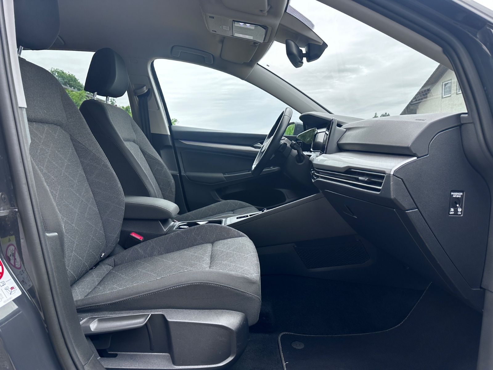 Volkswagen Golf VIII Life - Samsaru's Car Outlet