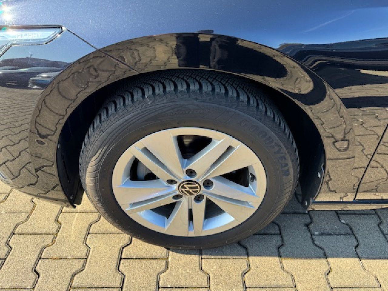 Volkswagen Golf VIII Life 1.5 TSI - Samsaru's Car Outlet