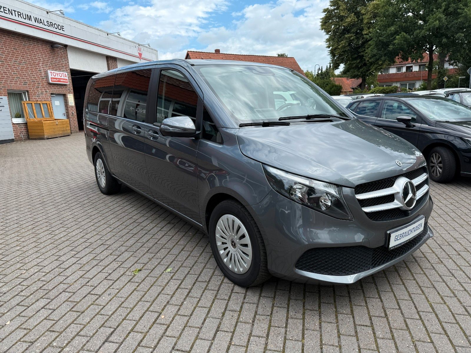 Mercedes-Benz V250 d - Samsaru's Car Outlet