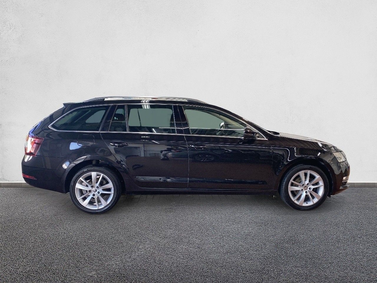 Skoda Octavia Combi Style 1.5 TSI - Samsaru's Car Outlet