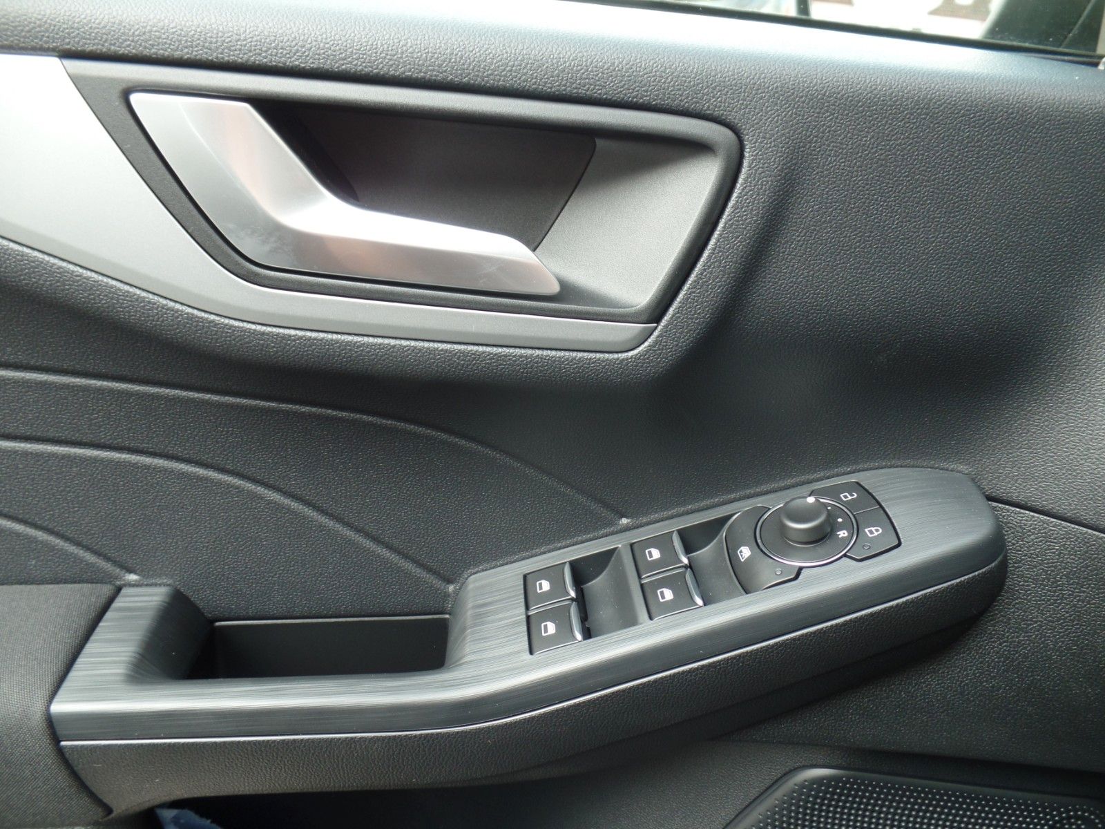 Ford Kuga 2.0l - Samsaru's Car Outlet