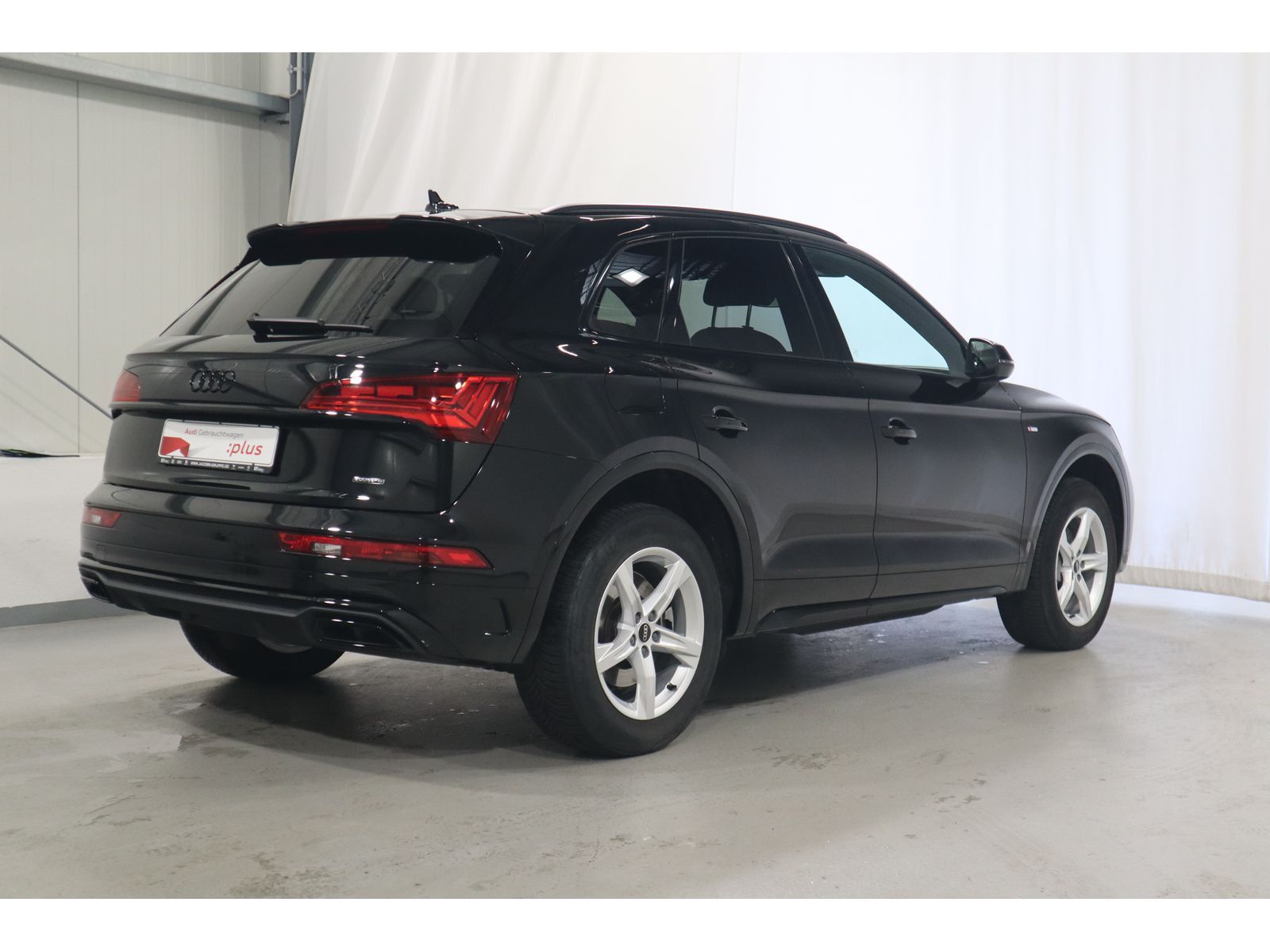 Audi Q5 40 TDI quattro S line - Samsaru's Car Outlet