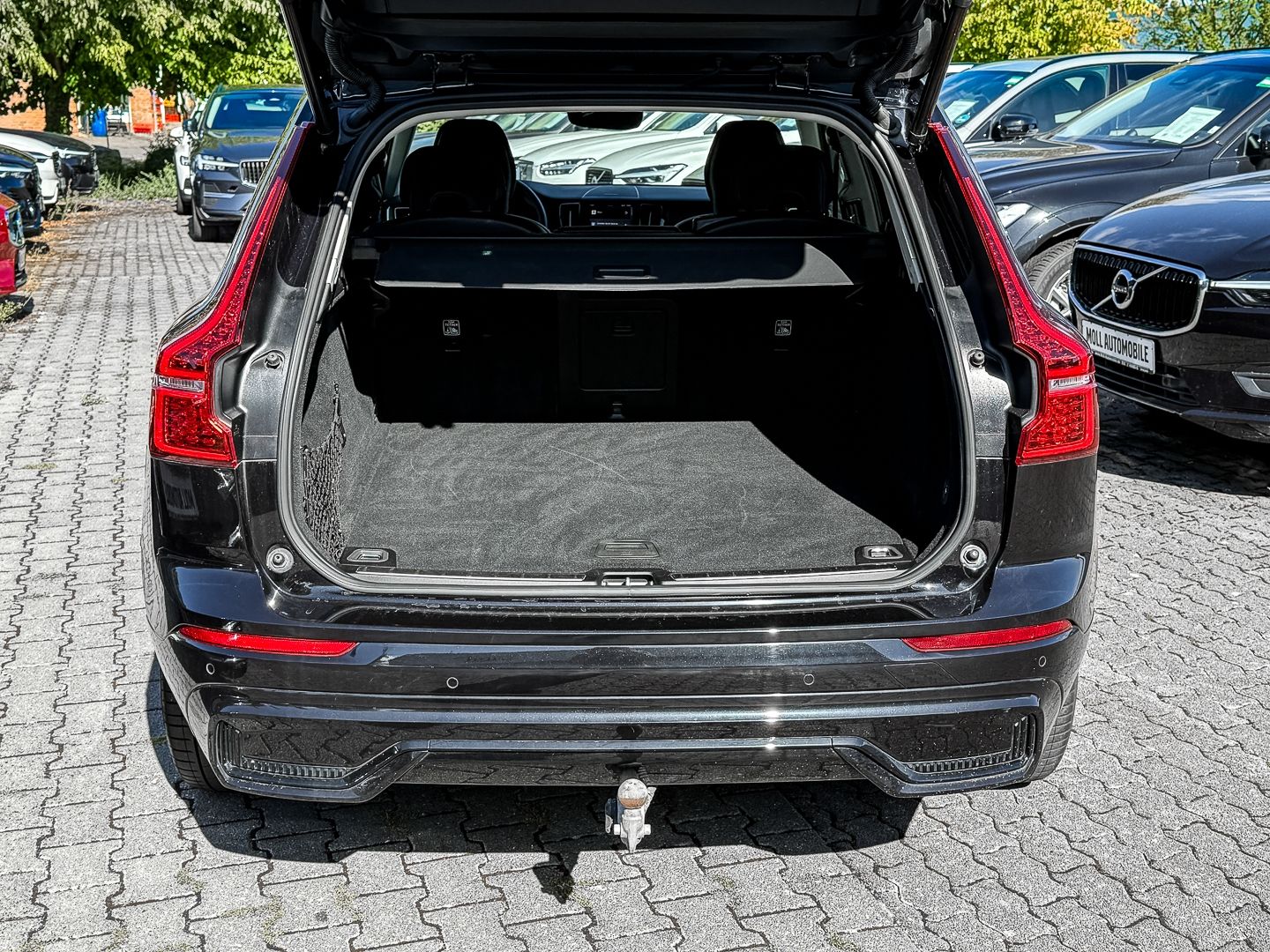 Volvo XC60 Plus Dark AWD B4 Diesel EU6d StandHZG AHK D