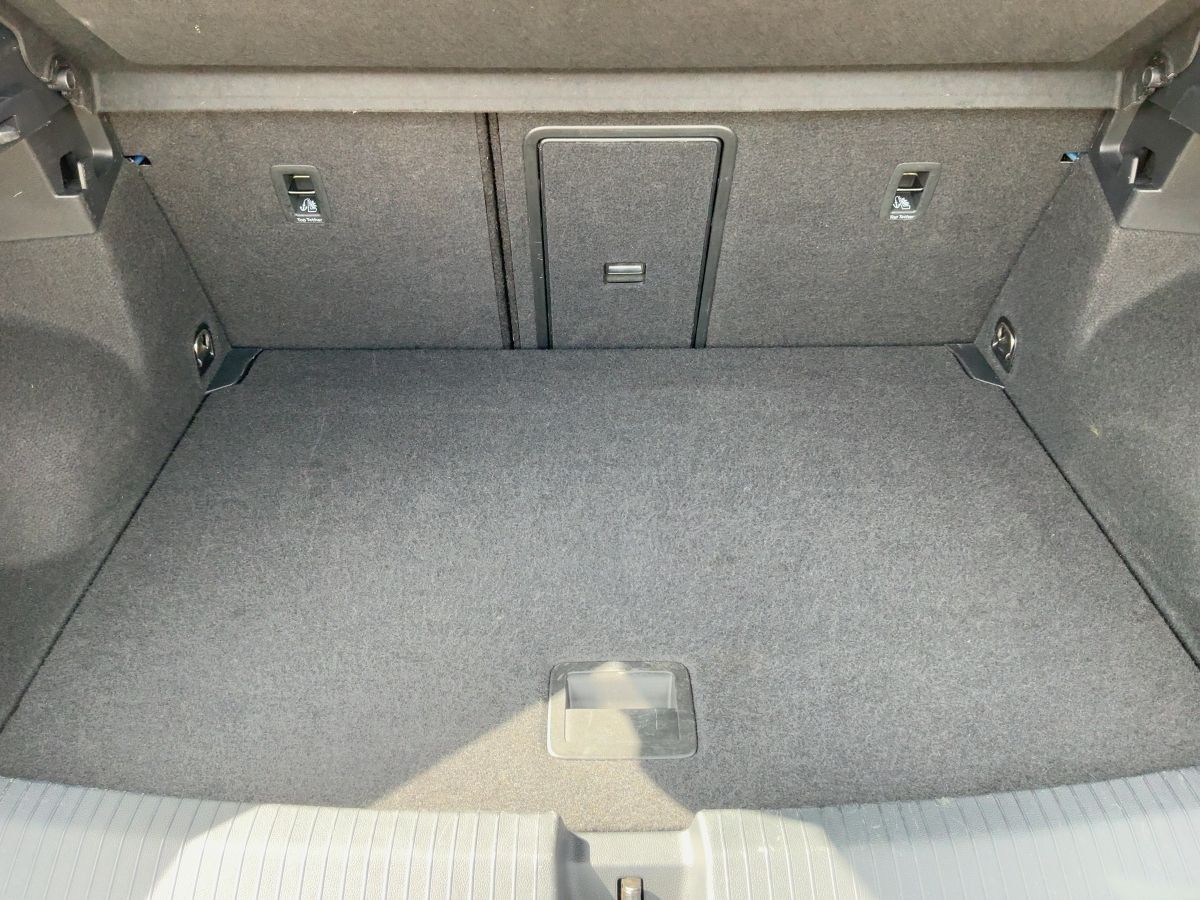 Volkswagen T-Roc 2.0 TSI 4M DSG R-LINE - Samsaru's Car Outlet