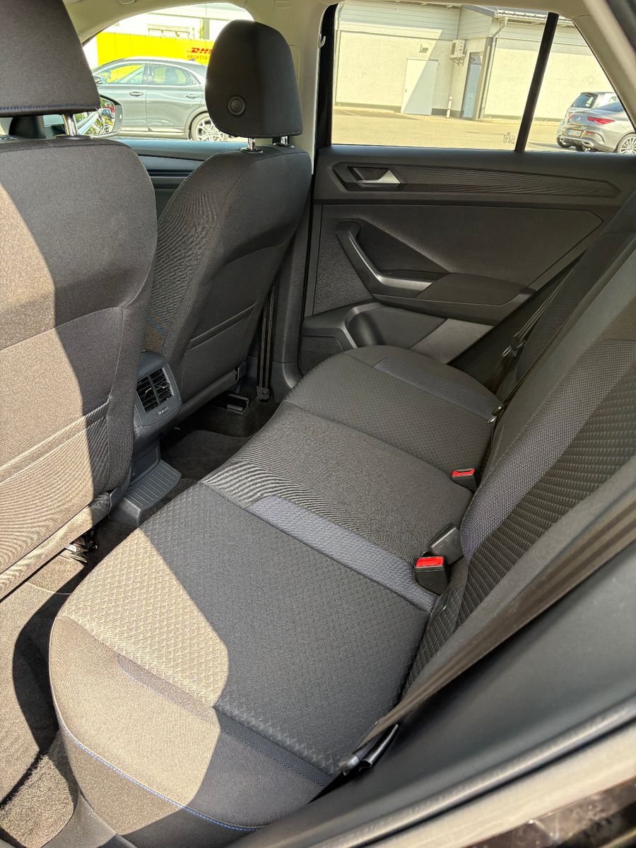 Volkswagen T-Roc - Samsaru's Car Outlet