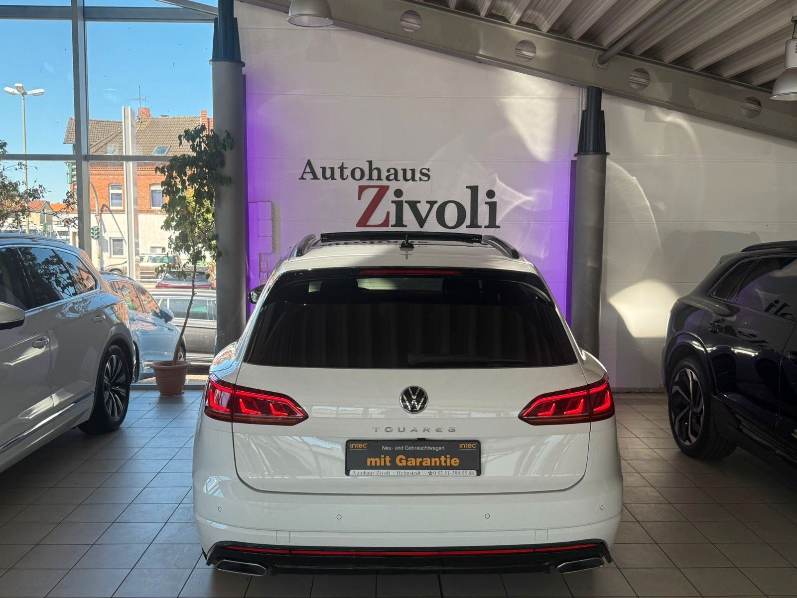 Volkswagen Touareg R-Line BLACK 3.0 TDI - Samsaru's Car Outlet