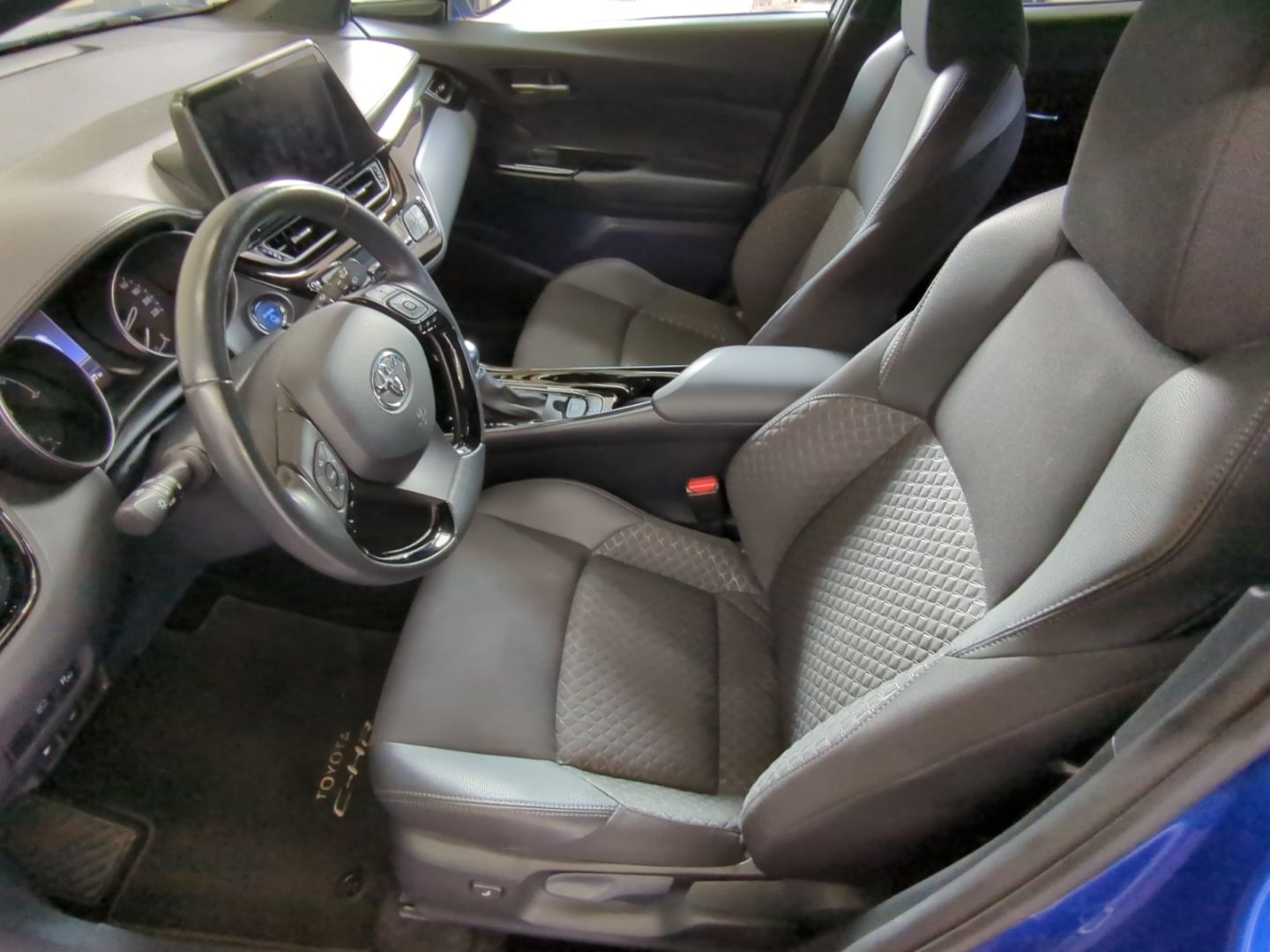 Toyota C-HR Hybrid - Samsaru's Car Outlet