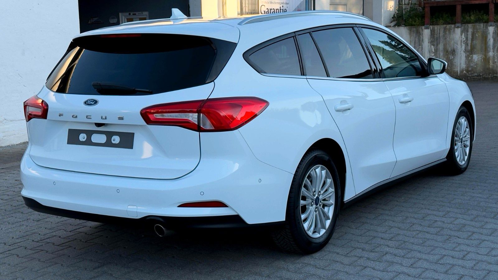 Ford Focus 2,0 - Samsaru's Car Outlet