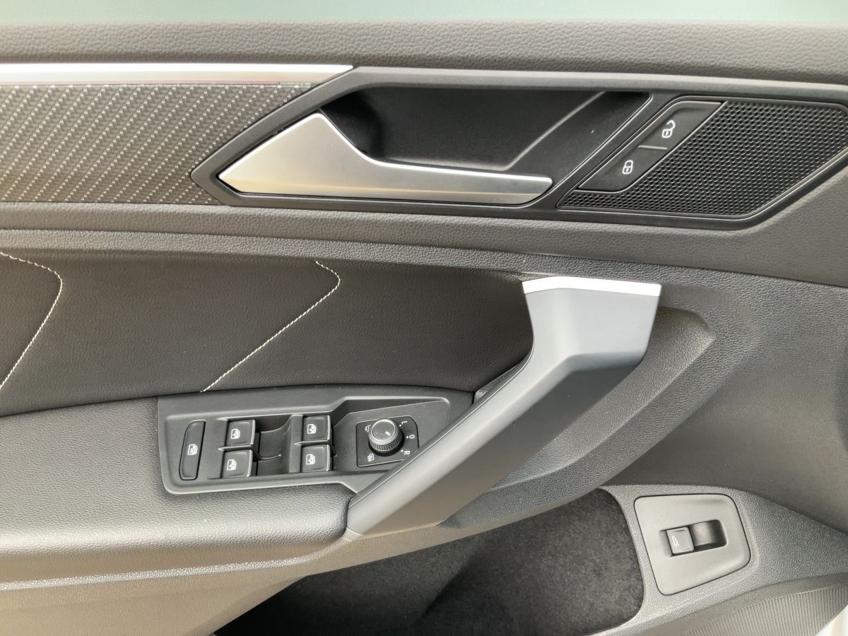 Volkswagen Tiguan 2.0 TSI DSG 4M R-LINE MATRIX+NAVI+AHK+ACC