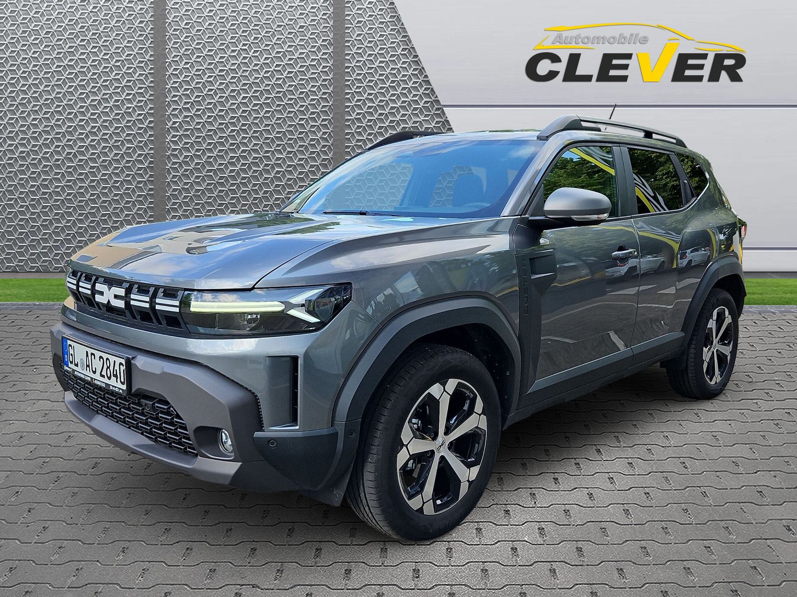 Dacia Duster Journey TCe 130 - Samsaru's Car Outlet