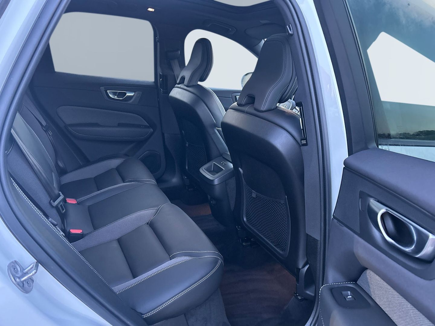 Volvo XC60 B4 Benzin Plus Dark 20'' AHK ACC Harman DAB